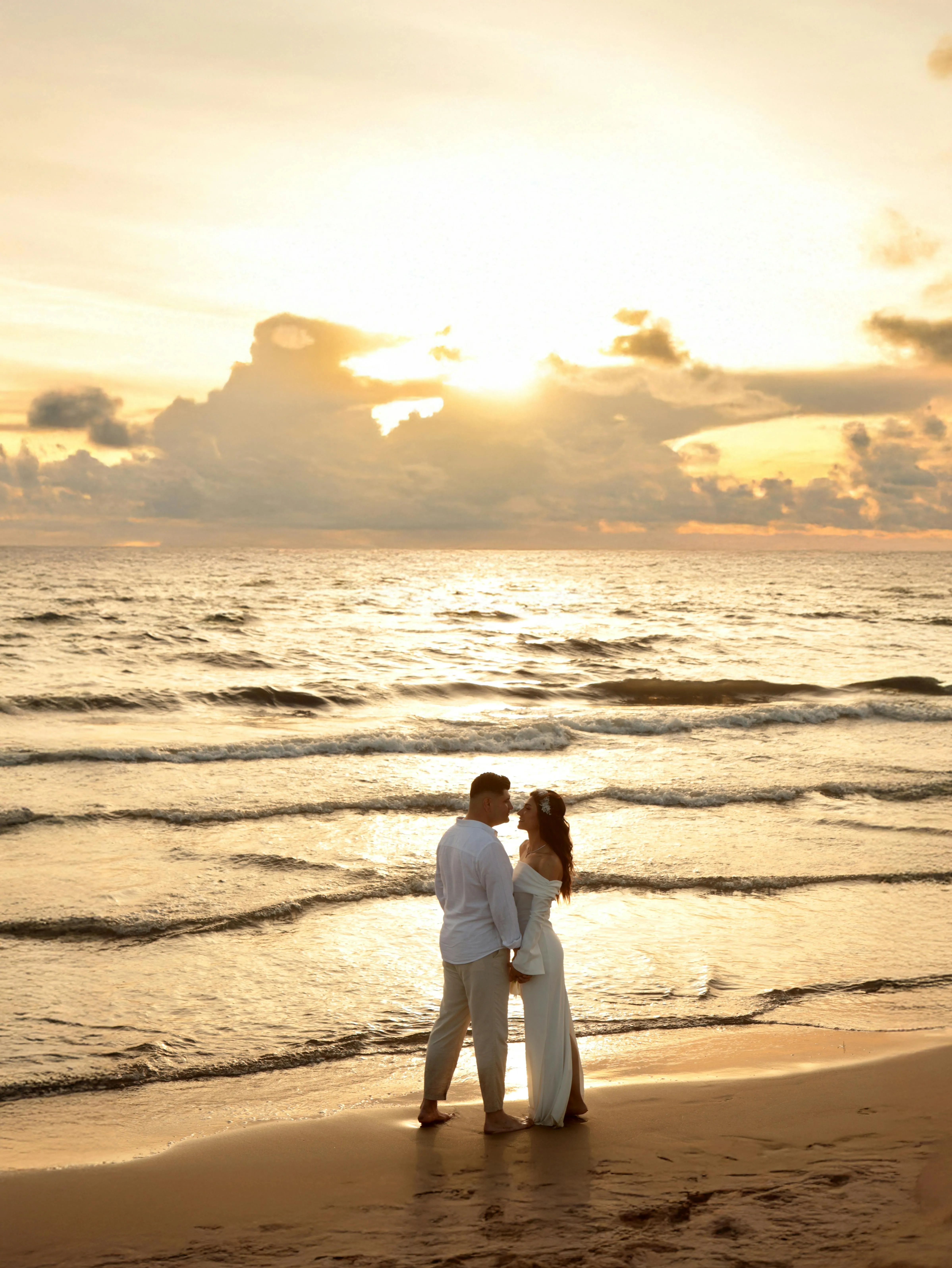 Pareja disfrutando de la selva y las playas en Tulum
